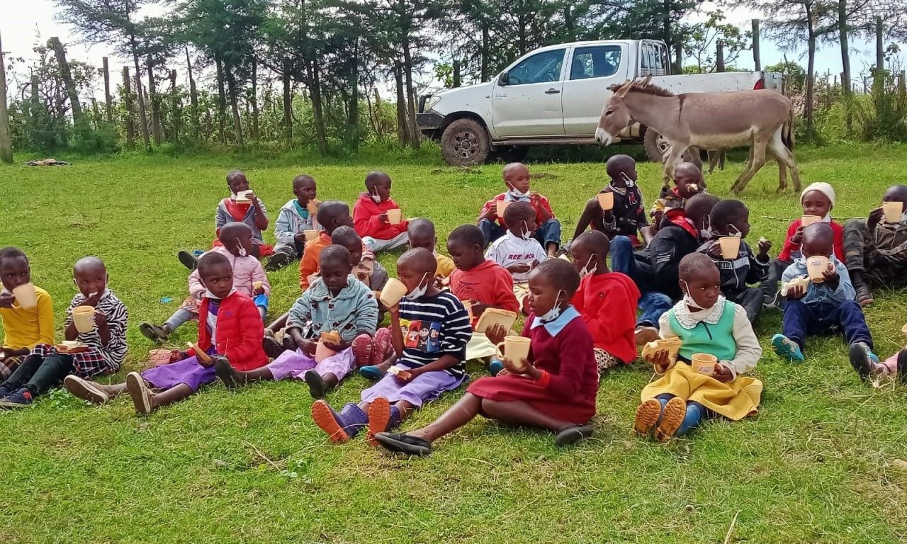 20210521 Kenrk Social Nutrition Children Receiving Breakfast